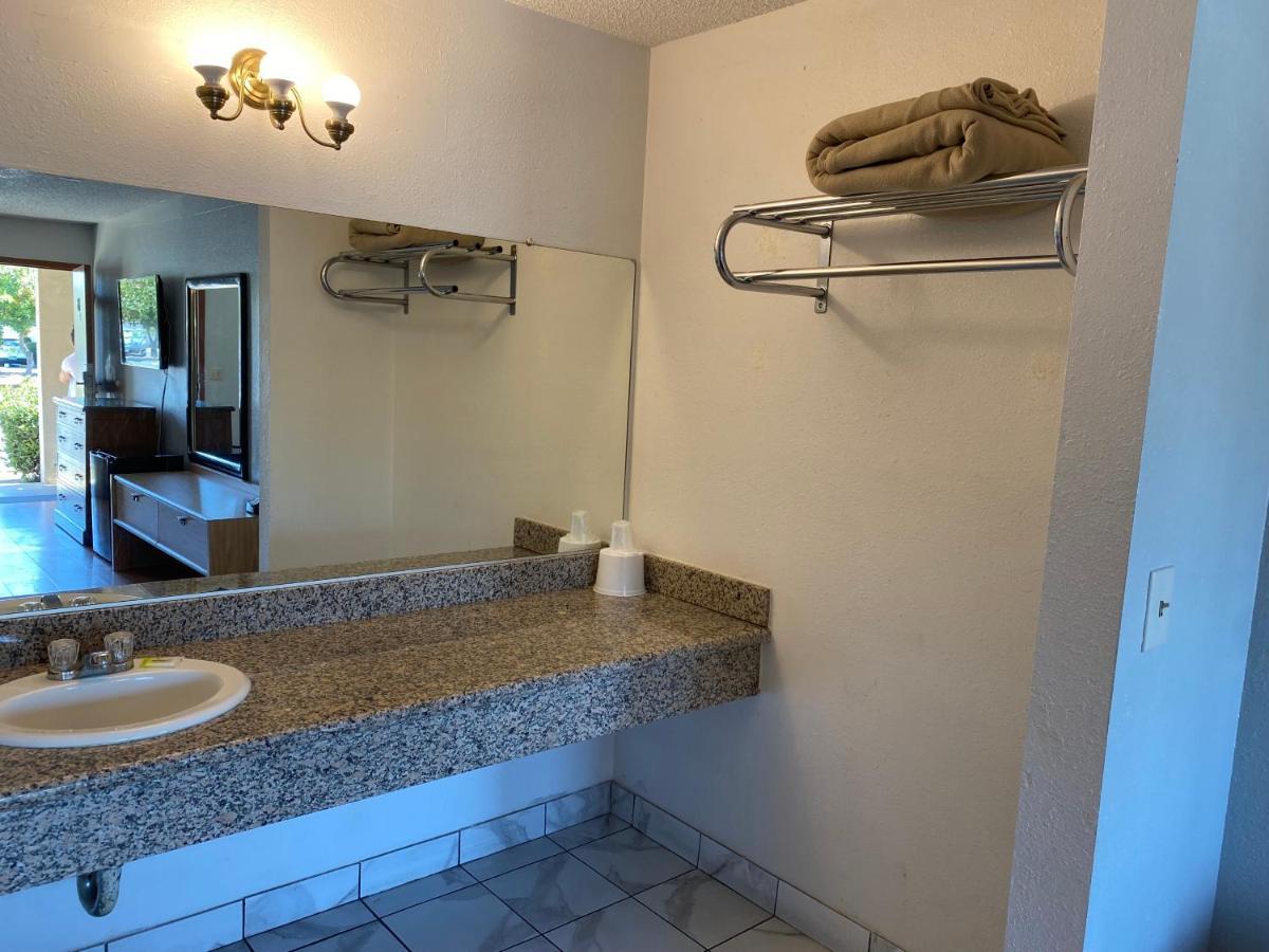 Motel Howard Johnson By Wyndham Azusa Extérieur photo